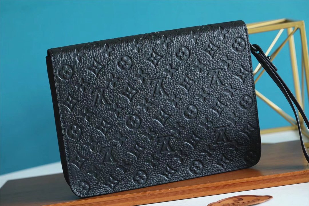 L0vis Vvtt0n S Lock A4 Pouch Taurillon Black For Men, Men’s Bags, Shoulder And Crossbody Bags 10.6in/27cm LV M80582