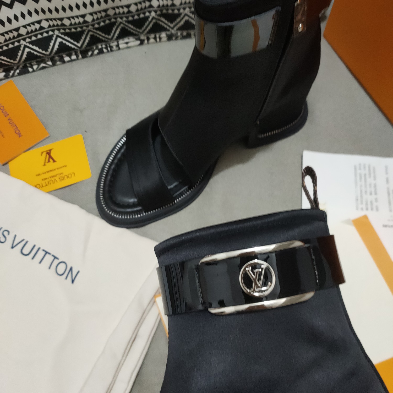 L0vis Vvtt0n Women’s Moonlight Ankle Boots Black For Women LV 1AA0H5
