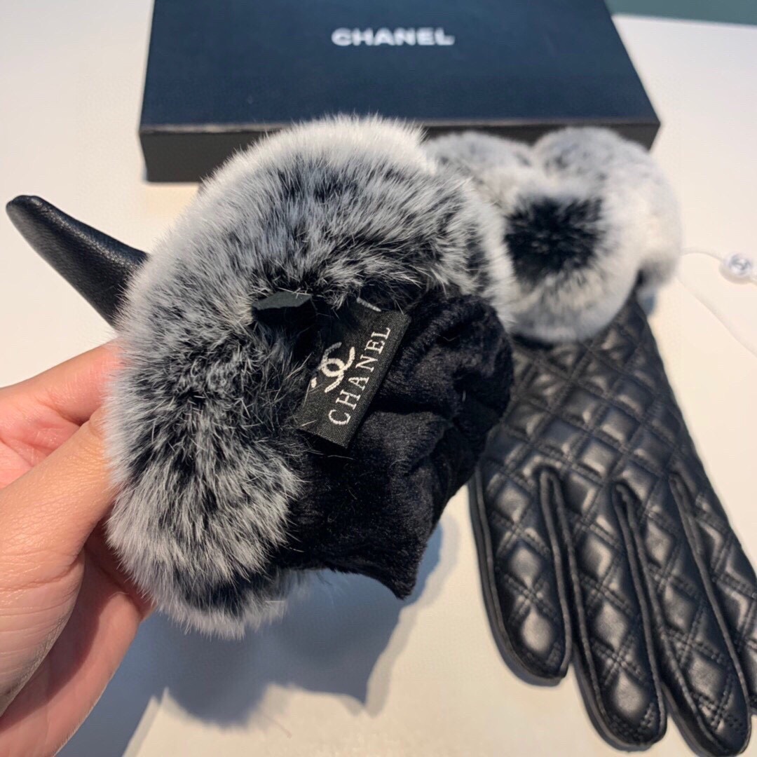 Ch**el Gloves In Black