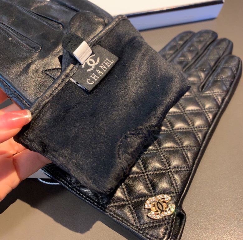 Ch**el Gloves In Black