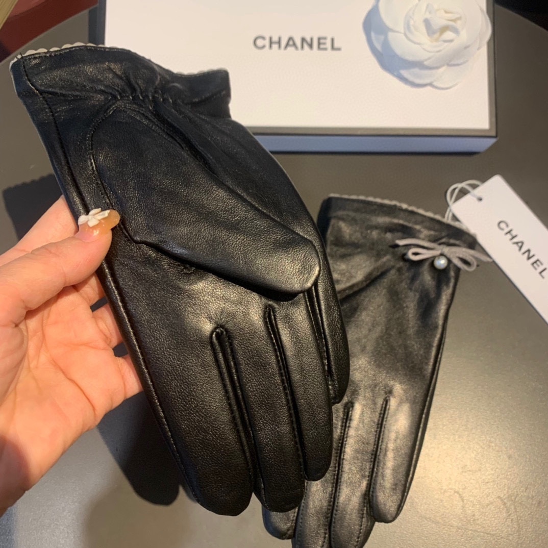 Ch**el Gloves In Black