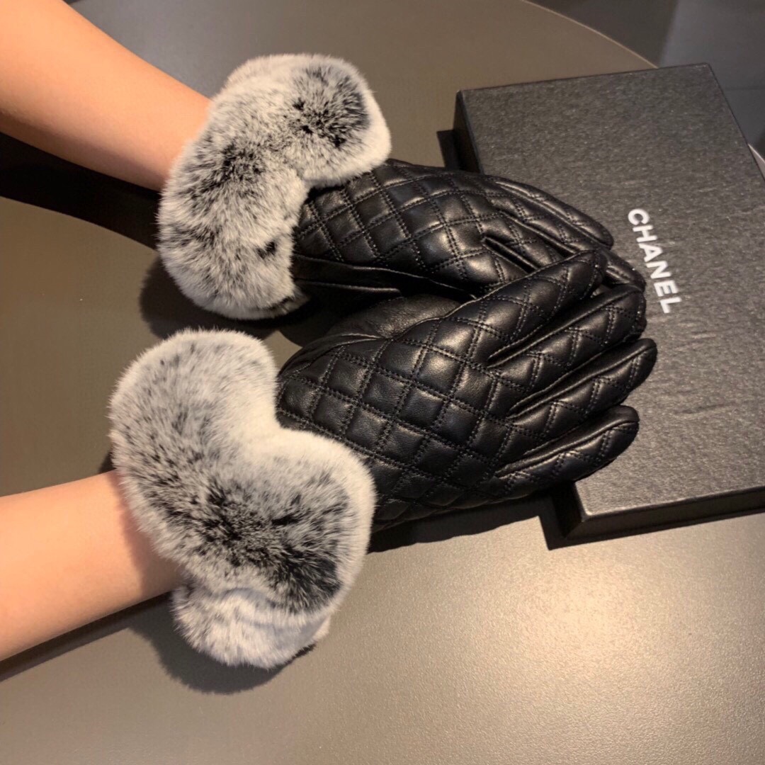 Ch**el Gloves In Black