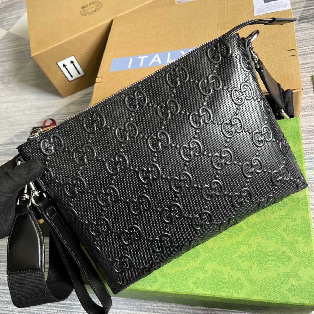 Gvc*1 GG Embossed Medium Messenger Bag Black GG Embossed For Men 12in/31cm GG 696009 1W3CN 1000