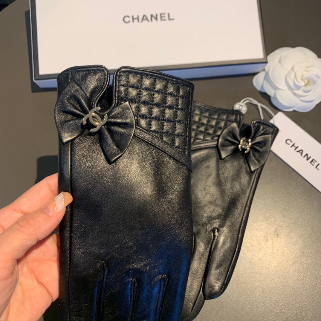 Ch**el Gloves In Black