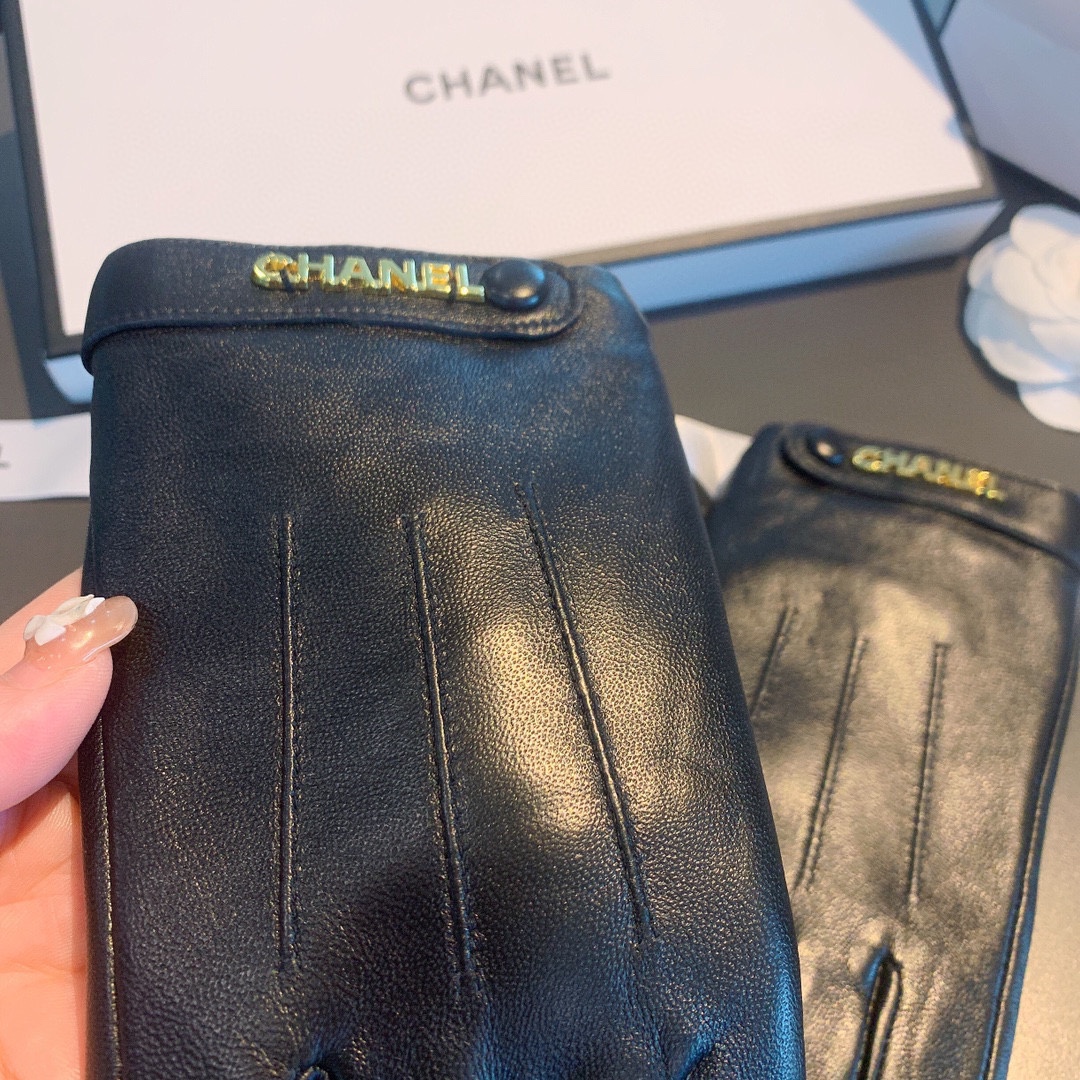 Ch**el Gloves In Black