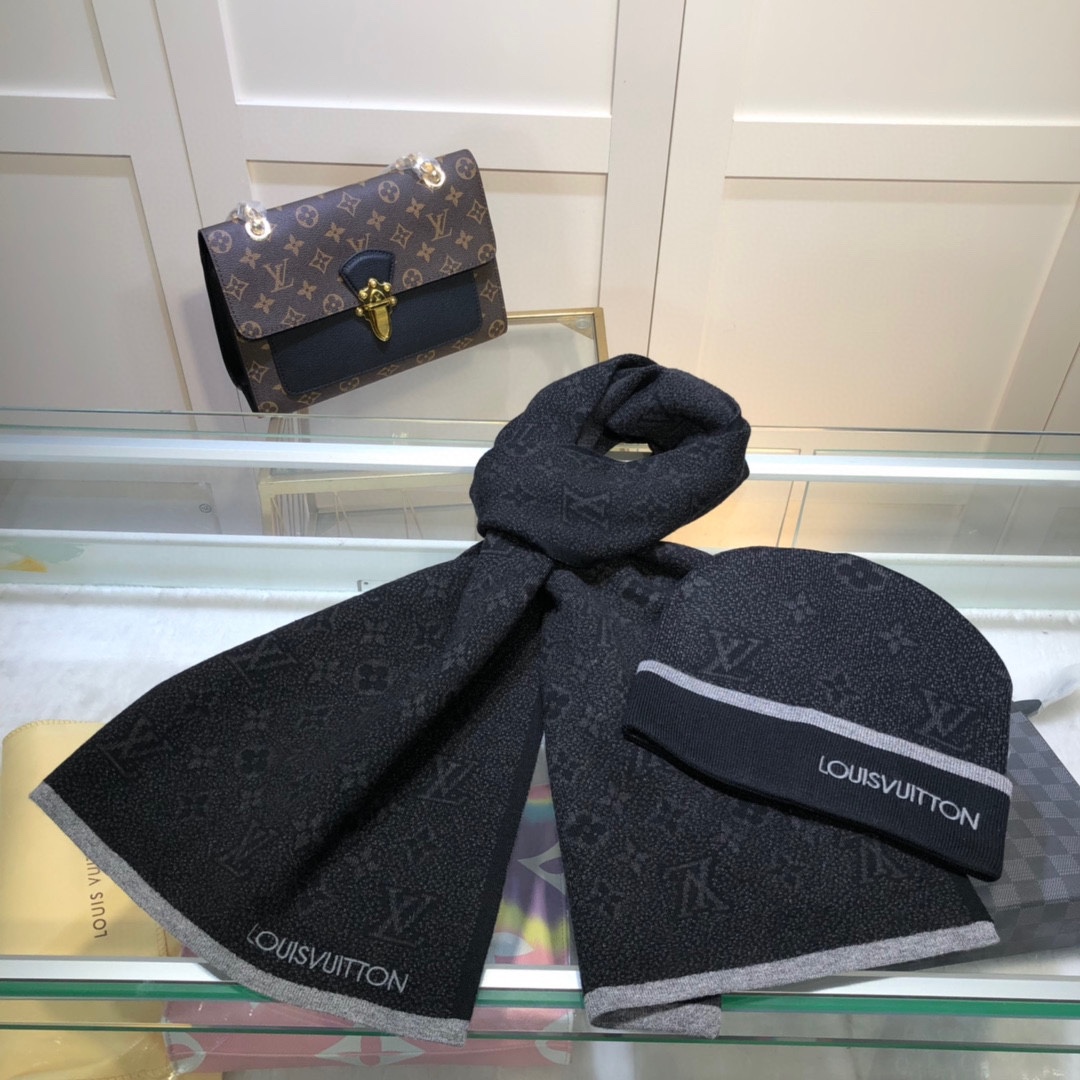 L0vis Vvtt0n Beanie & Scarf Set In Black