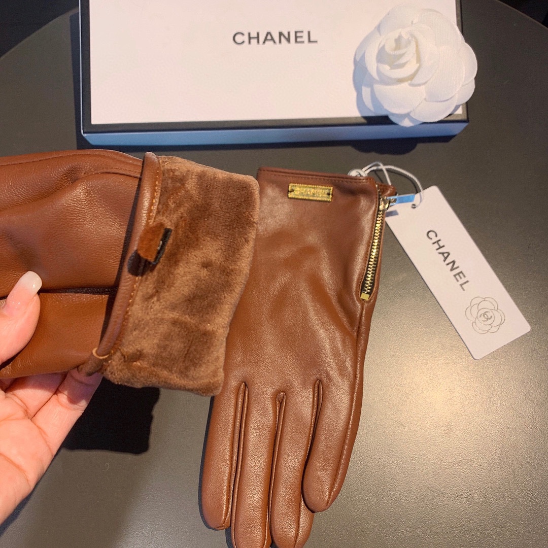 Ch**el Gloves In Brown