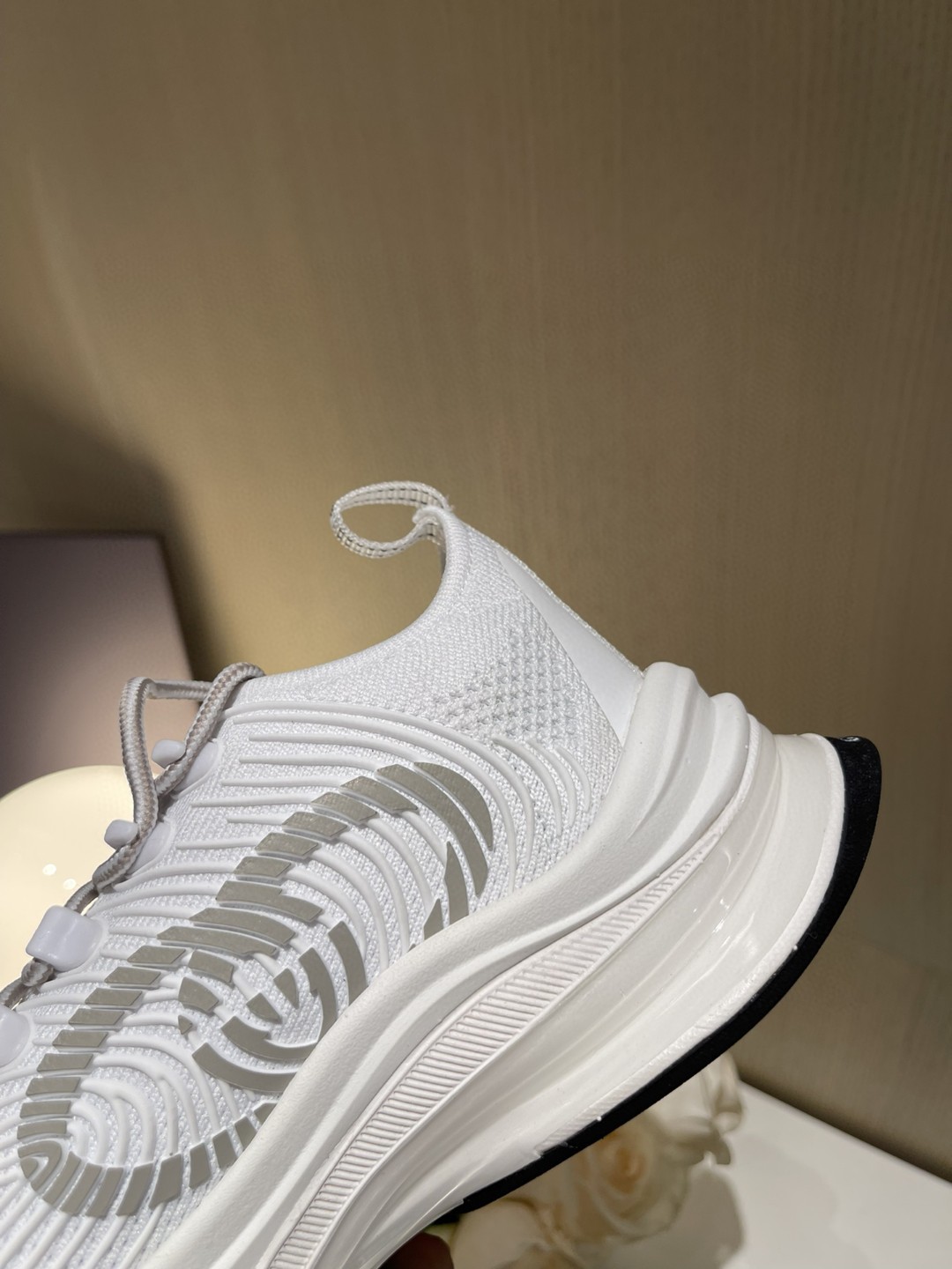 Gvc*1 Run Women’s Sneaker White For Women ‎‎‎680893 USM10 8475
