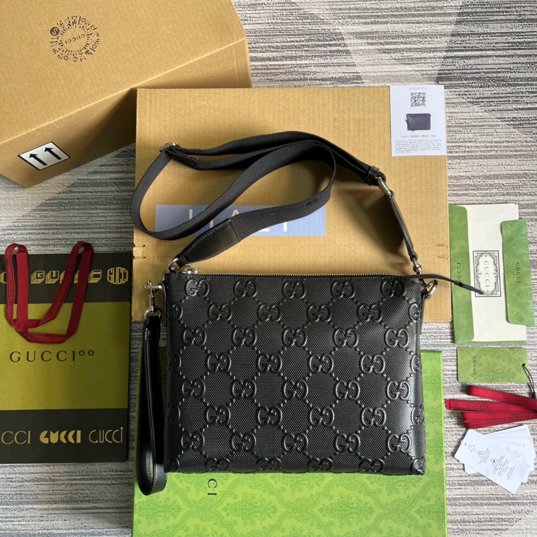 Gvc*1 GG Embossed Medium Messenger Bag Black GG Embossed For Men 12in/31cm GG 696009 1W3CN 1000