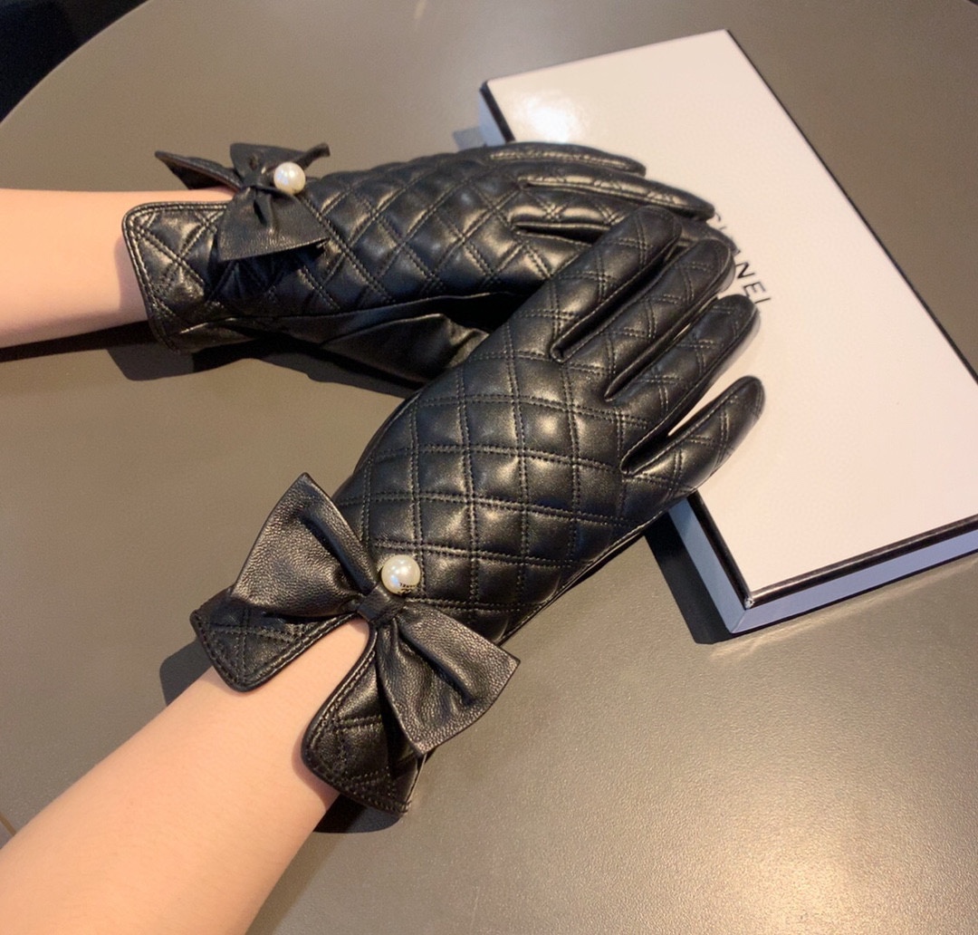 Ch**el Gloves In Black