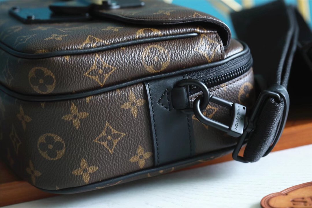 L0vis Vvtt0n S-Lock Messenger Monogram Macassar For Men, Men’s Bags, Shoulder And Crossbody Bags 8.7in/22cm LV M45806