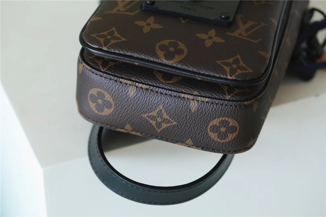 L0vis Vvtt0n S-Lock Vertical Wearable Wallet Monogram Macassar Black For Men, Men’s Bags, Shoulder And Crossbody Bags 7.5in/19cm LV M81522