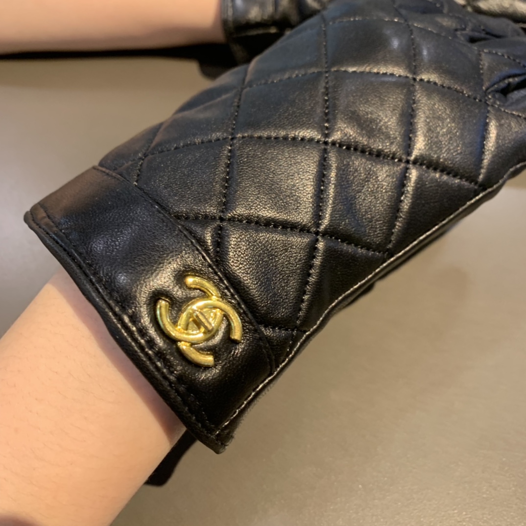 Ch**el Gloves In Black