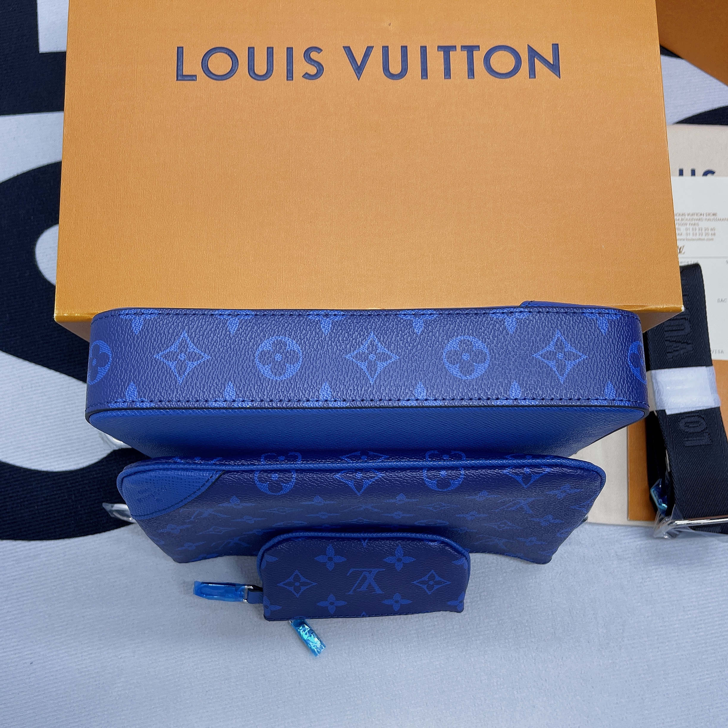 L0vis Vvtt0n Trio Messenger Monogram Canvas And Taiga Cobalt Blue For Men, Men’s Bags, Shoulder And Crossbody Bags 9.5in/25cm LV M30848