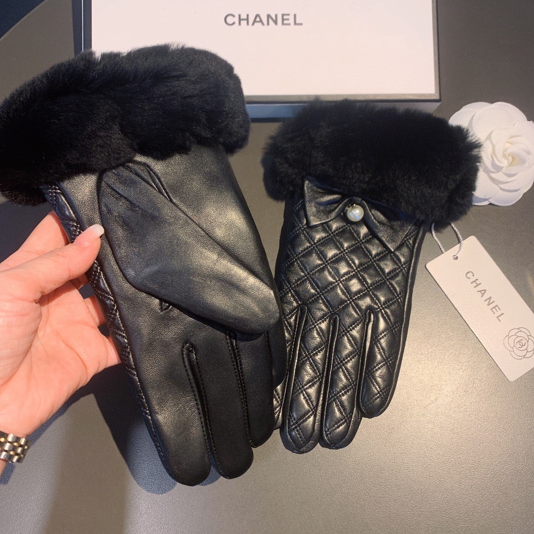 Ch**el Gloves In Black