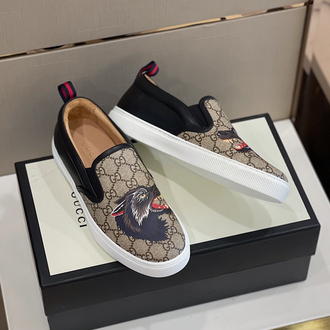 Gvc*1 Men’s GG Svp*me Slip-On With Wolf Printed Black And Gray For Men 497105 9JB10 8960