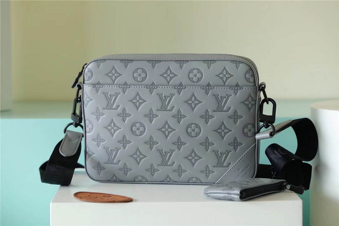 L0vis Vvtt0n Duo Messenger Monogram Shadow Anthracite Gray For Men, Men’s Bags, Shoulder And Crossbody Bags 10.2in/26cm LV M46104