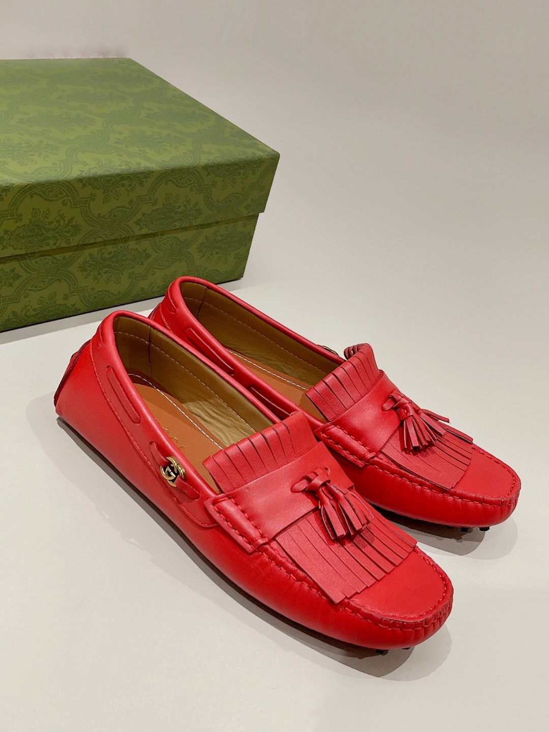 Gvc*1 Men’s Loafer With Driver Interlocking G Red For Men 624699