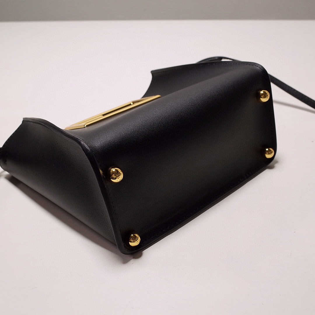 F**di Way Small Black Bag For Woman 20cm/8in 8BS054AAIWF0KUR