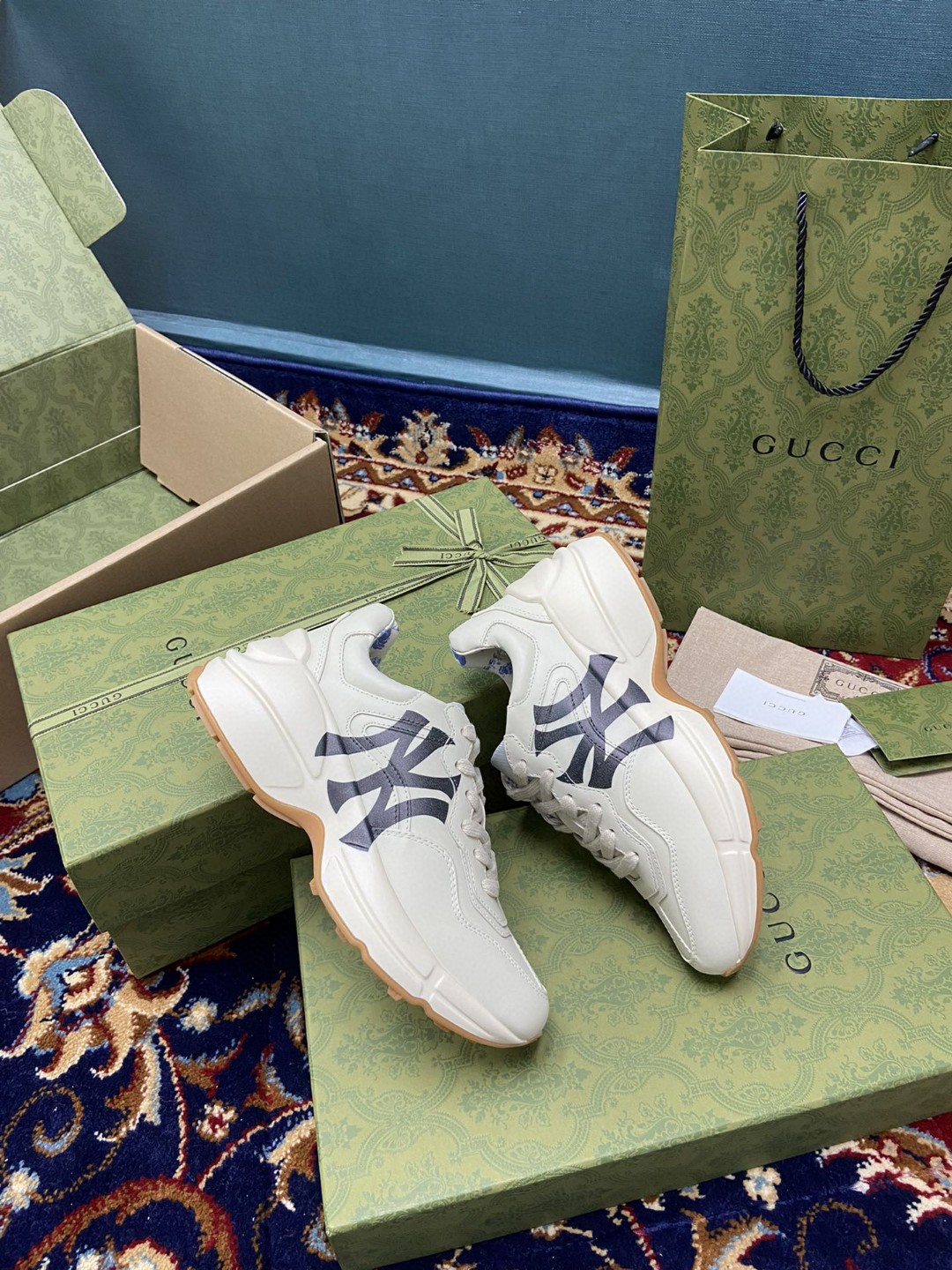 Gvc*1 Women’s Rhyton Sneaker GG With NY Yankess White Ivory For Women 548638 DRW00 9022