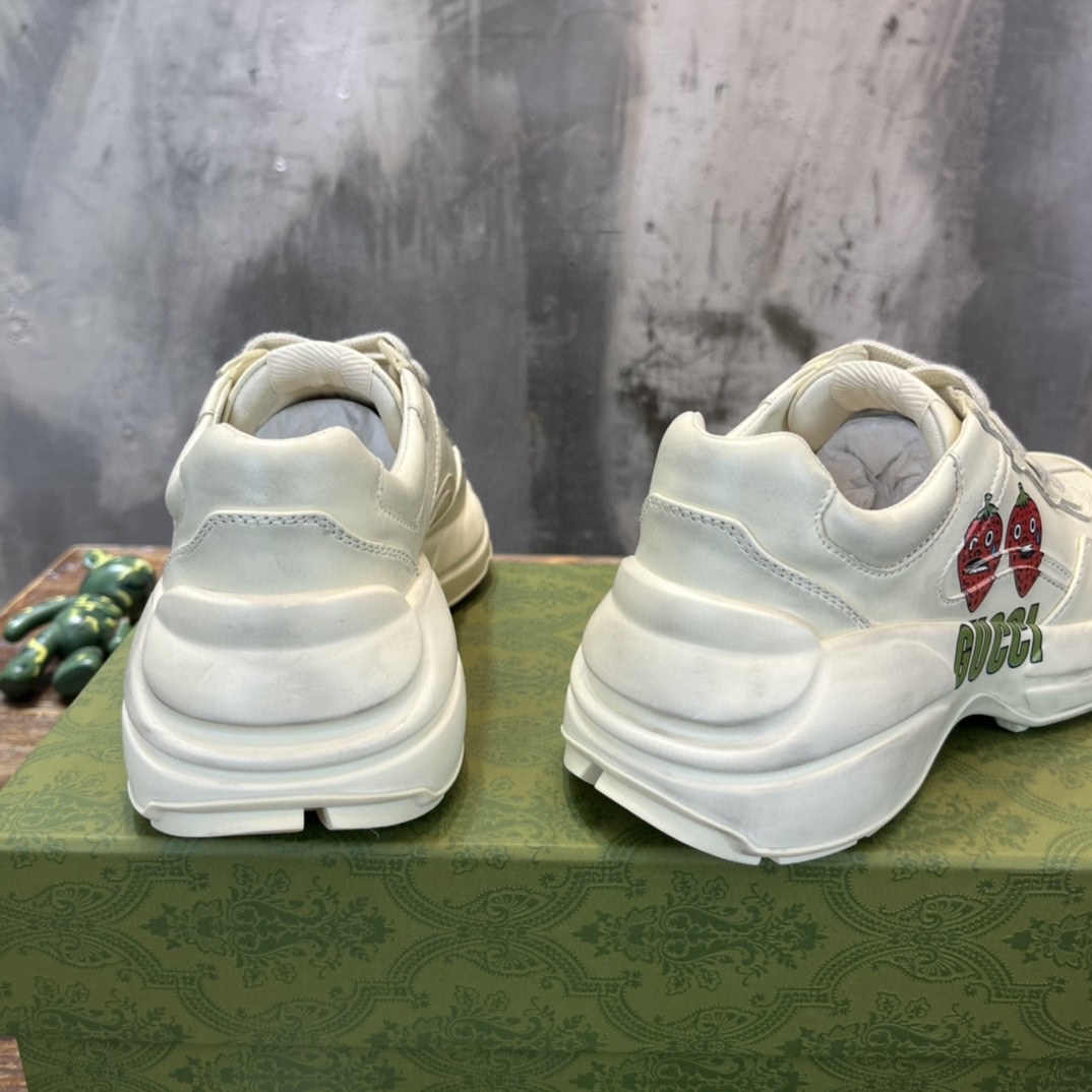 Gvc*1 Men’s Rhyton Sneaker With Strawberry Print Ivory White For Men ‎‎703814 DRW00 9522
