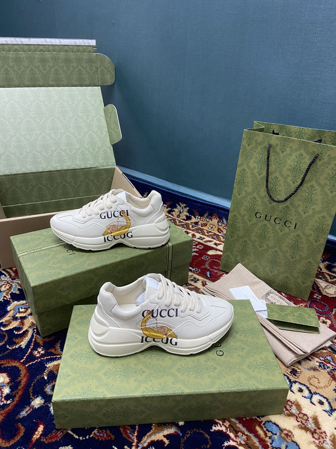 Gvc*1 Men’s Rhyton Sneakers With Bananya White Ivory For Men 659408-2SH00-9522a