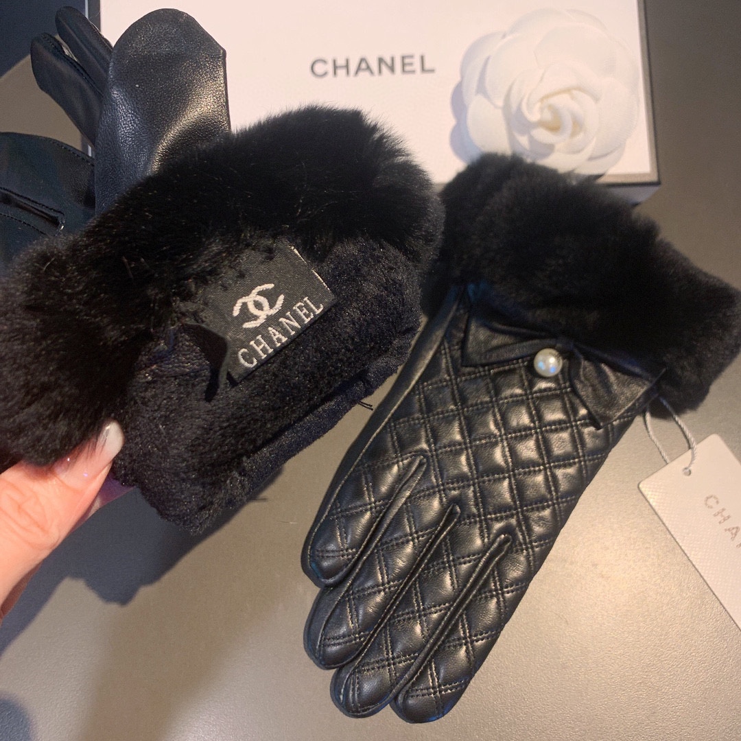 Ch**el Gloves In Black