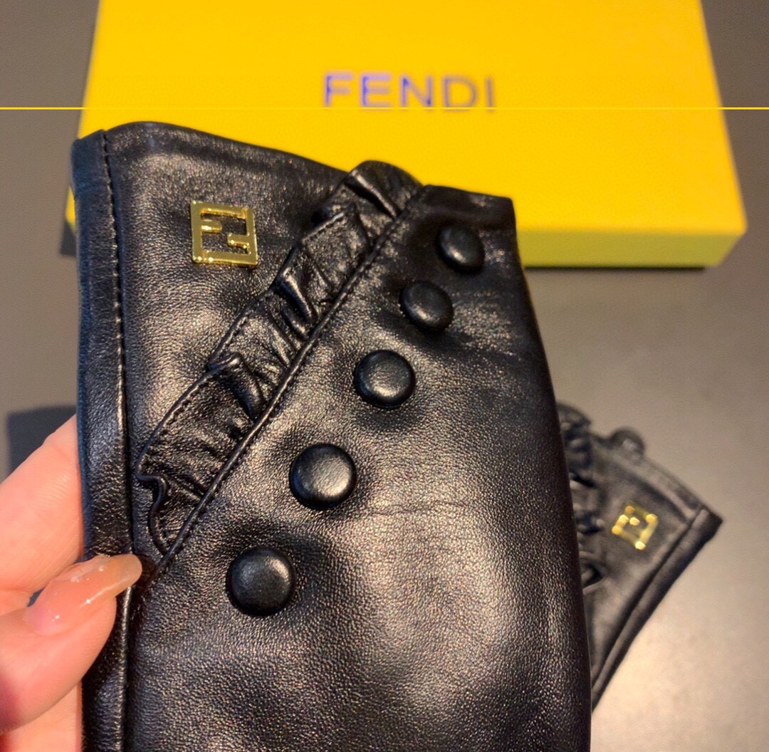 F**di Gloves In Black