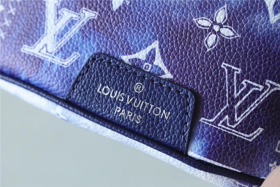 L0vis Vvtt0n Discovery Bumbag PM Monogram Blue For Men, Men’s Bags, Shoulder And Crossbody Bags 17.3in/44cm LV M20587