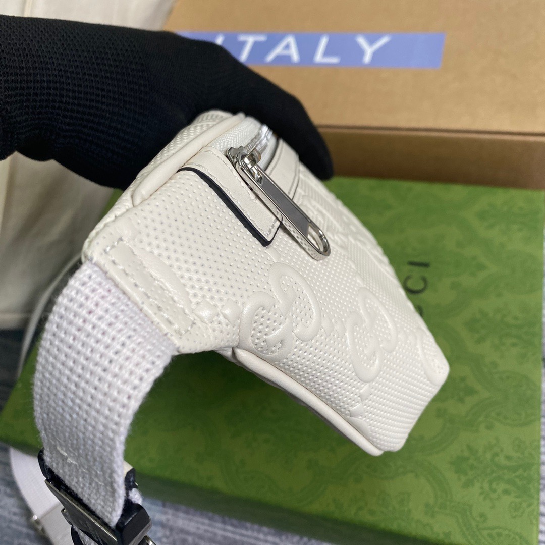 Gvc*1 GG Embossed Belt Bag White GG Embossed For Men 9.1in/23cm GG 658582 1W3CN 9022