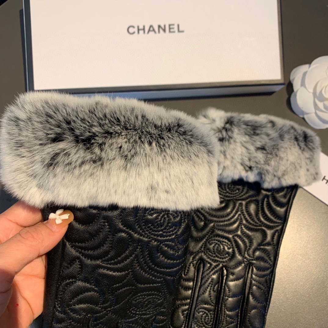 Ch**el Gloves In Black