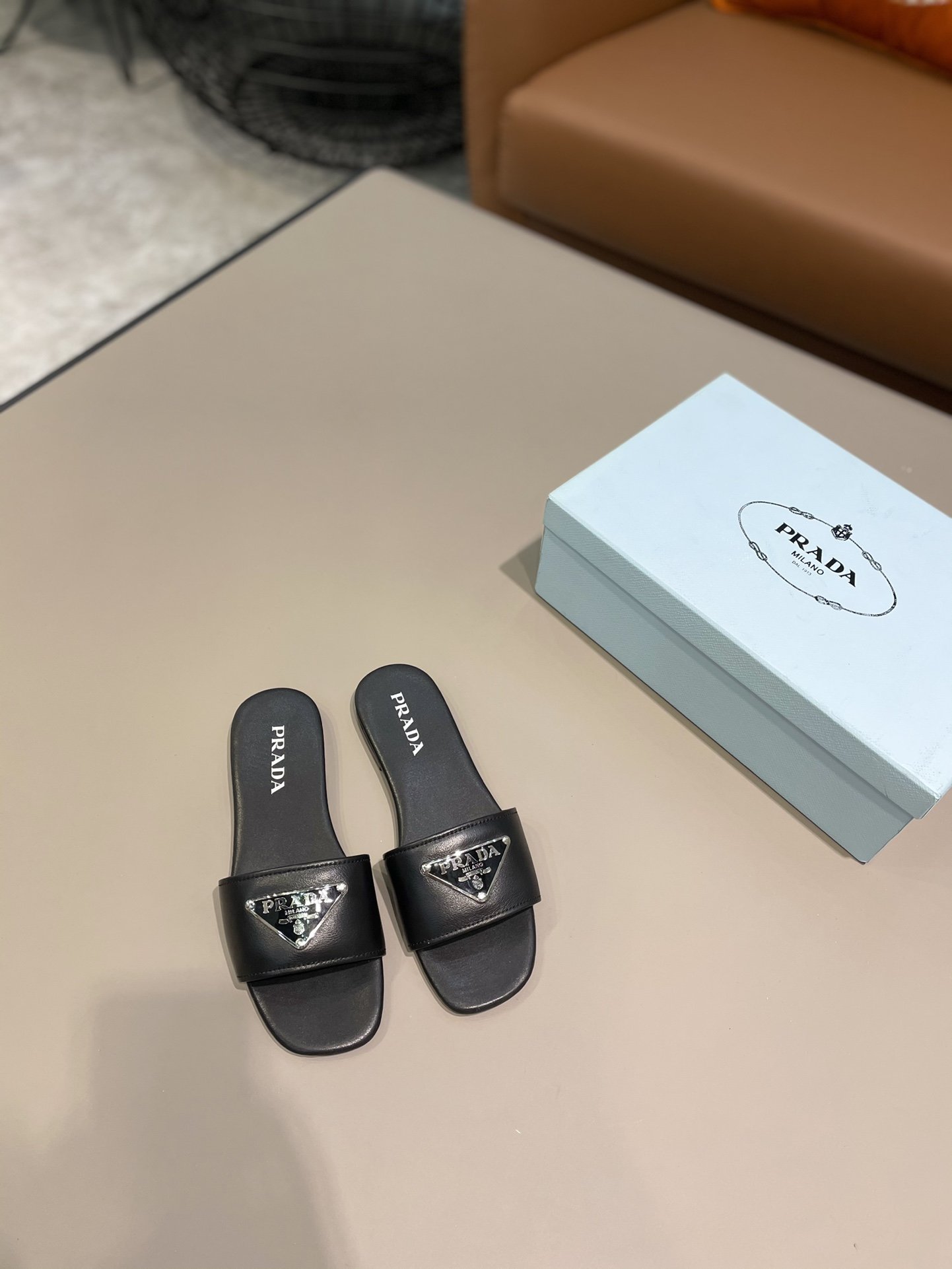 Pra*a Saffiano Slides Black For Women 0.4in/10mm PRD 1XX627_053_F0002_F_010