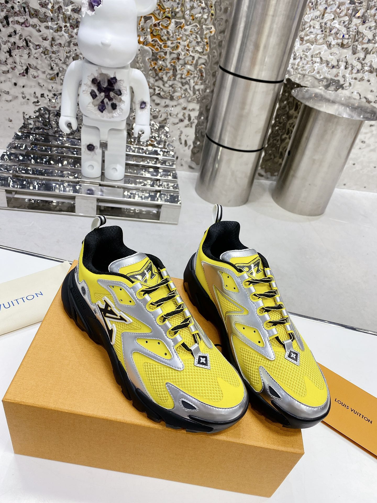 L0vis Vvtt0n Men’s LV Runner Tatic Sneaker Yellow For Men LV