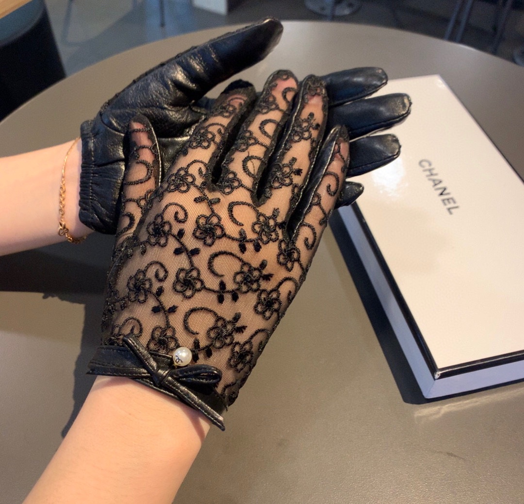 Ch**el Gloves In Black