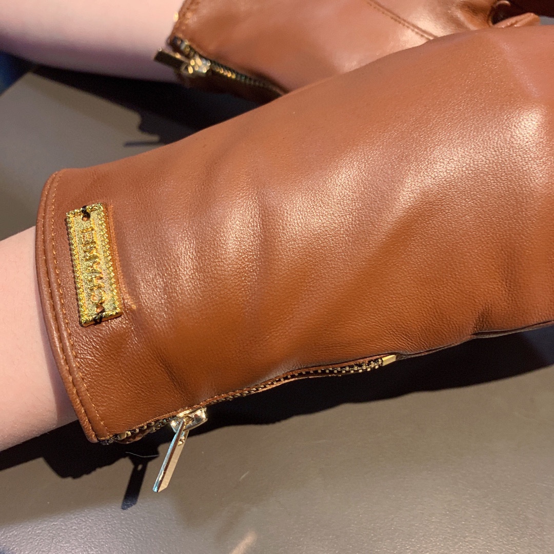 Ch**el Gloves In Brown