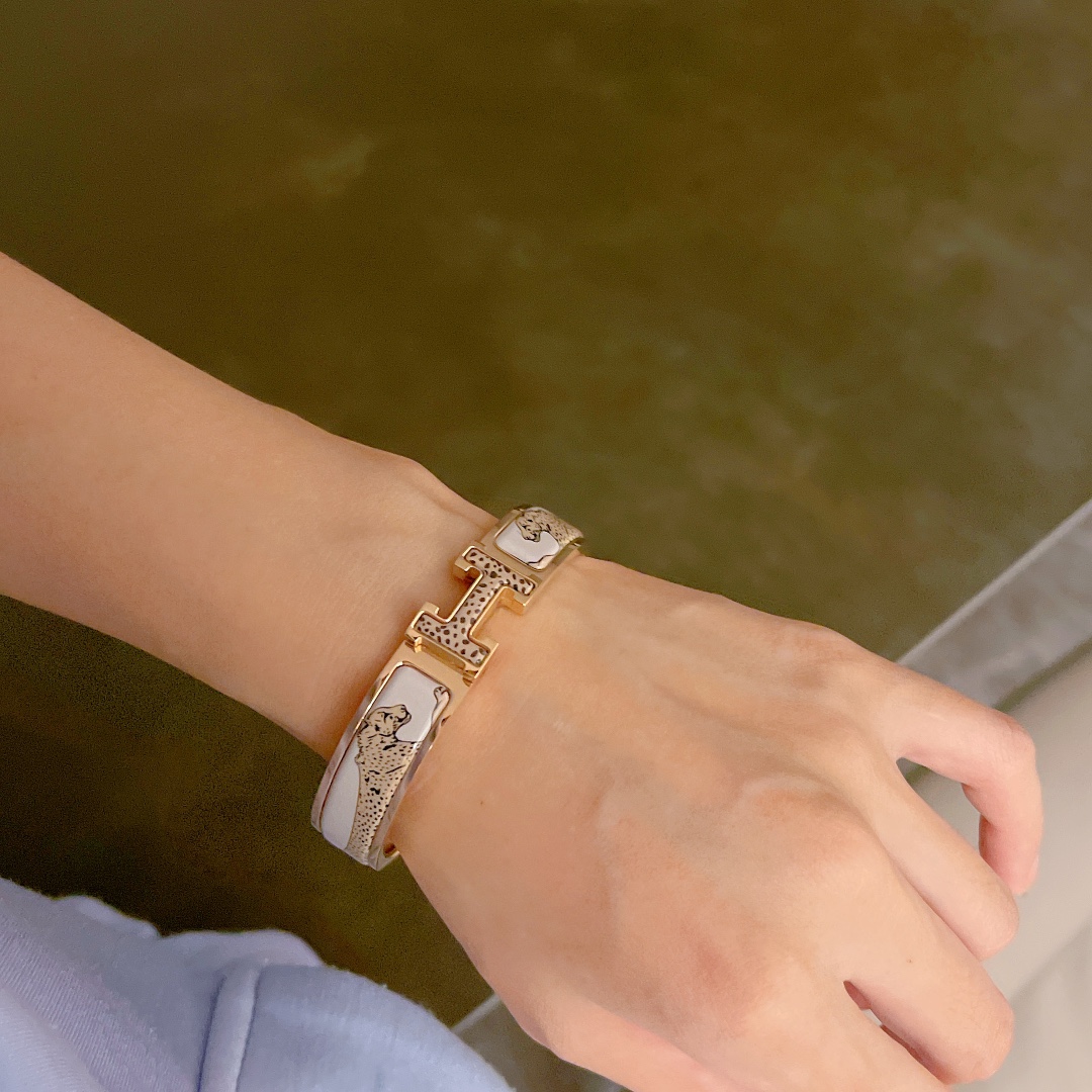 H**me5 Bracelet