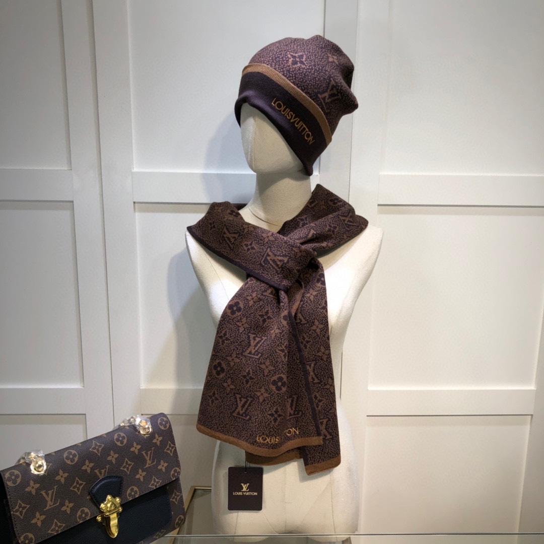 L0vis Vvtt0n Beanie & Scarf Set In Brown