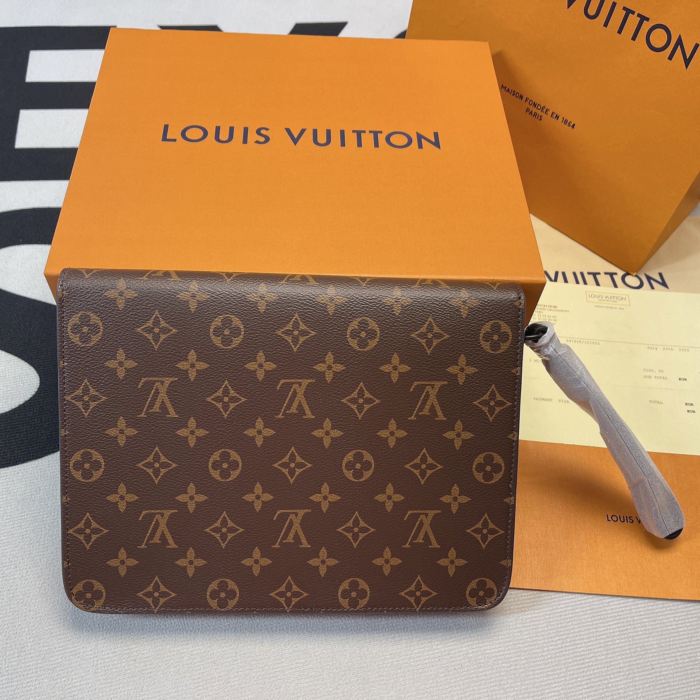 L0vis Vvtt0n S Lock A4 Pouch Monogram Macassar Canvas For Men, Men’s Bags, Shoulder And Crossbody Bags 10.6in/27cm LV M80560