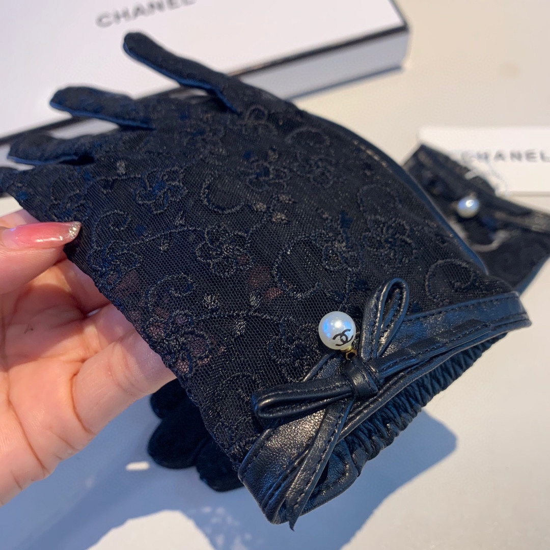 Ch**el Gloves In Black