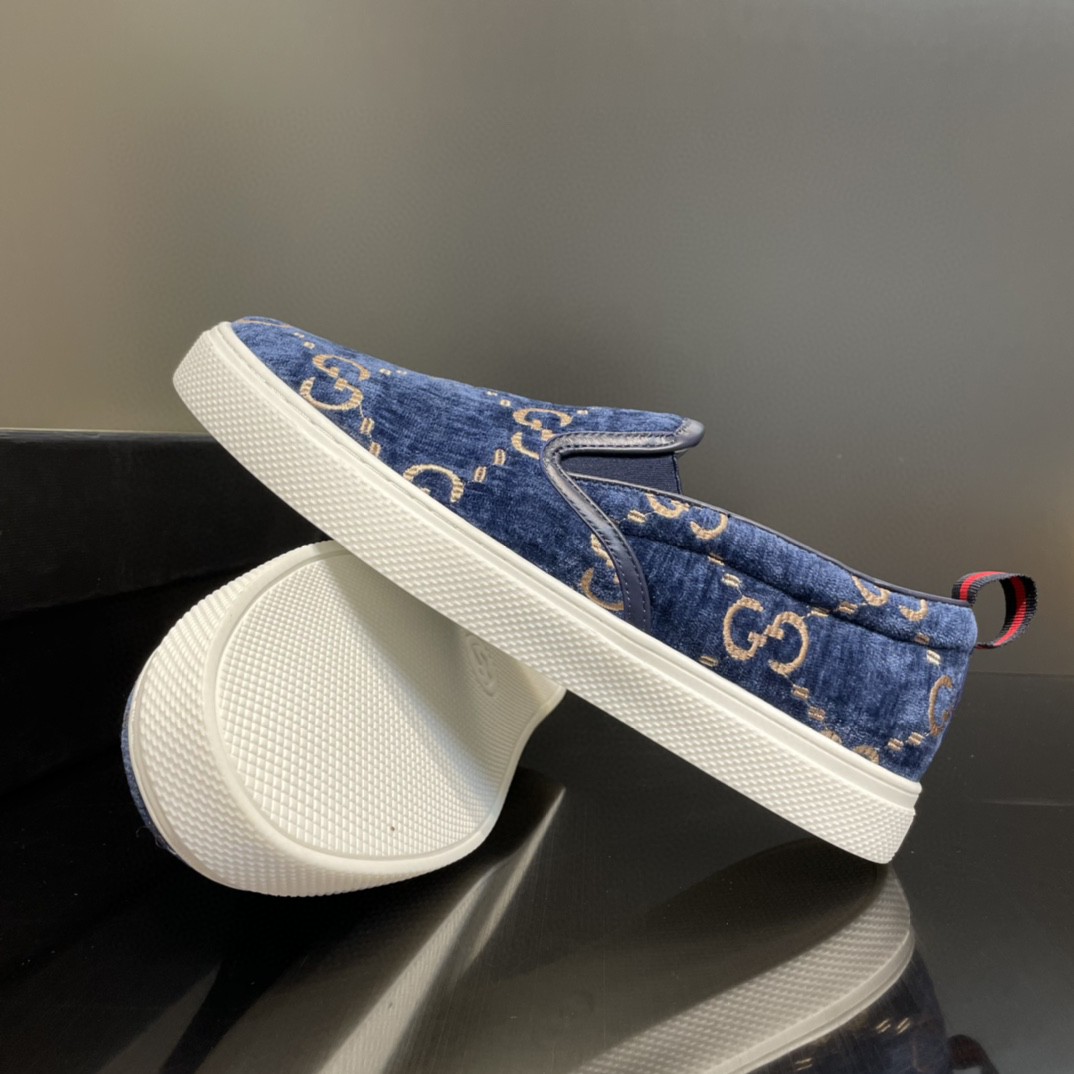 Gvc*1 Men’s GG Svp*me Slip-on Sneaker Light Blue For Men 407362