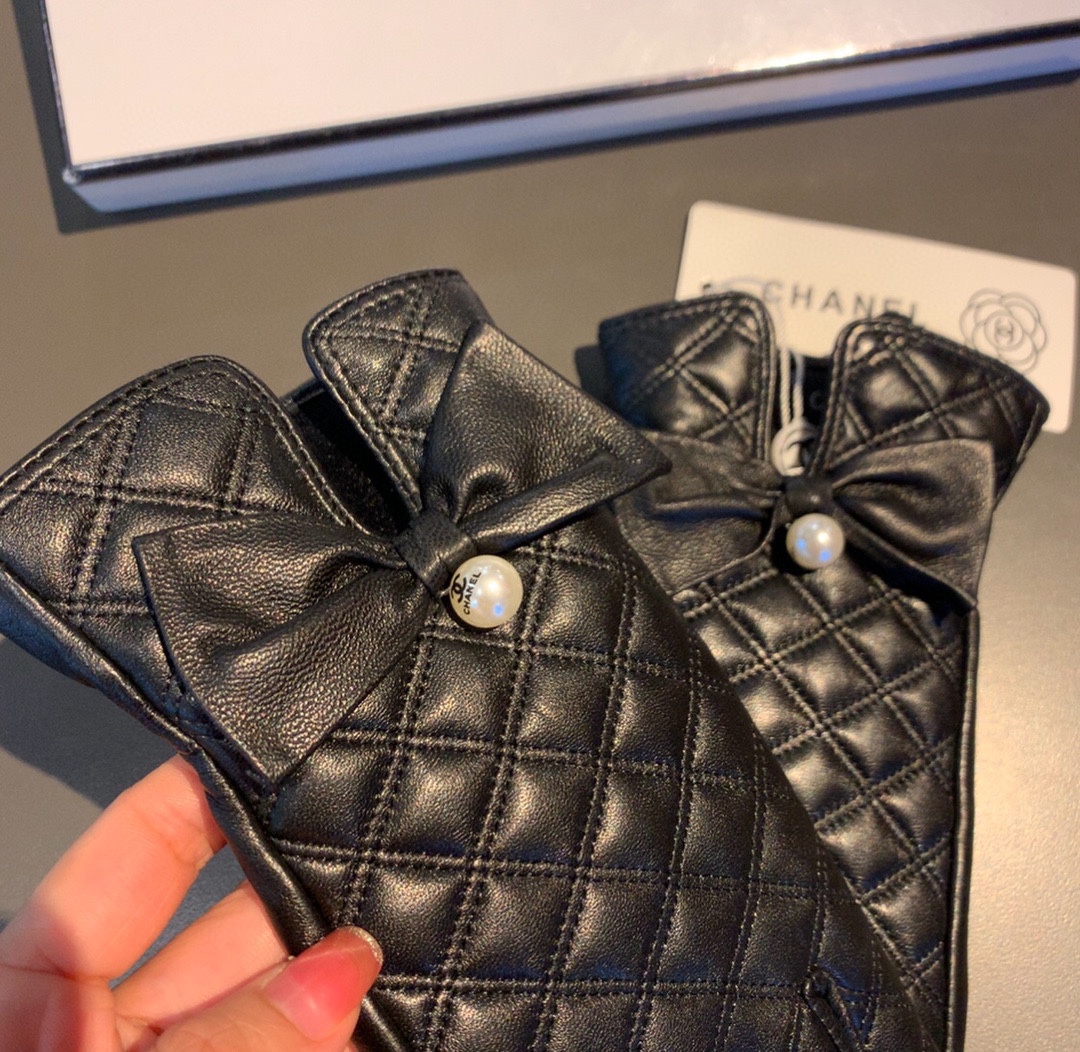 Ch**el Gloves In Black