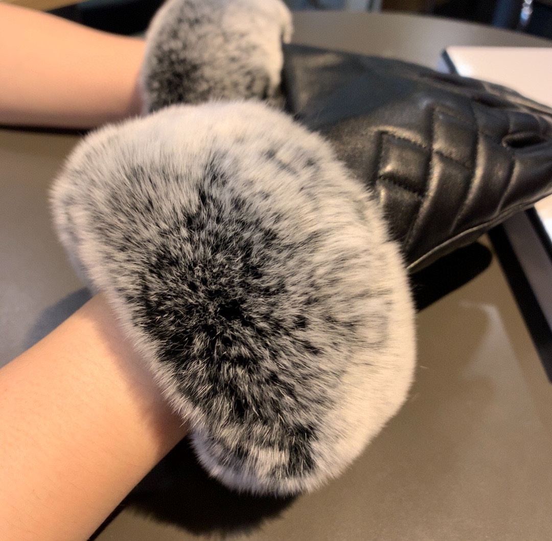 Ch**el Gloves In Black