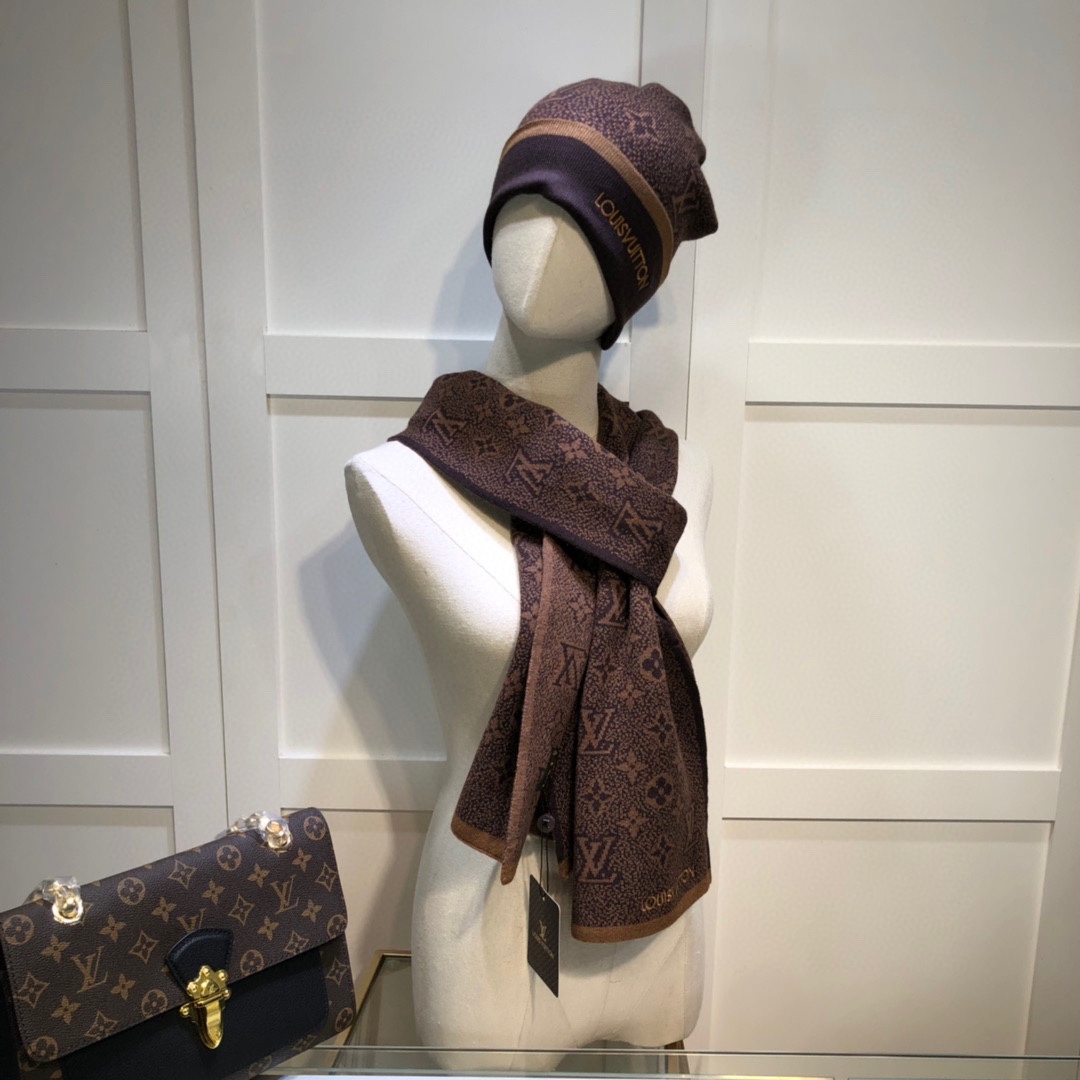 L0vis Vvtt0n Beanie & Scarf Set In Brown