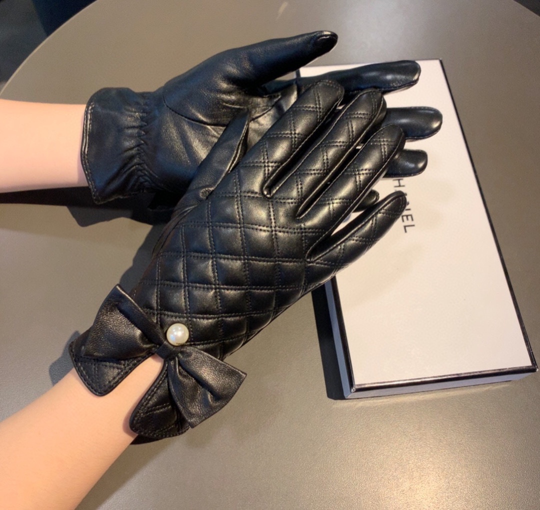 Ch**el Gloves In Black