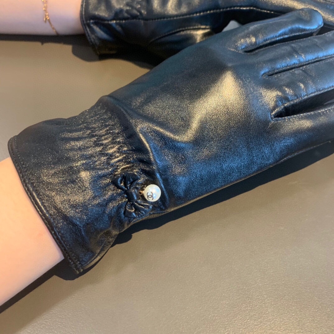 Ch**el Gloves In Black