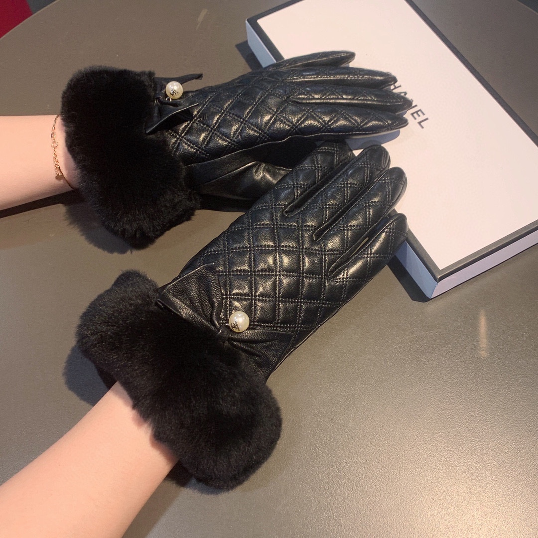 Ch**el Gloves In Black