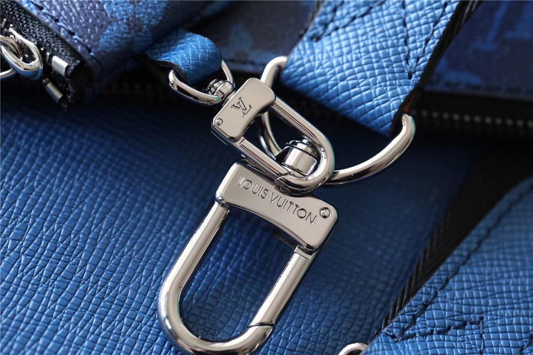 L0vis Vvtt0n Trio Messenger Monogram Canvas And Taiga Cobalt Blue For Men, Men’s Bags, Shoulder And Crossbody Bags 9.5in/25cm LV M30848