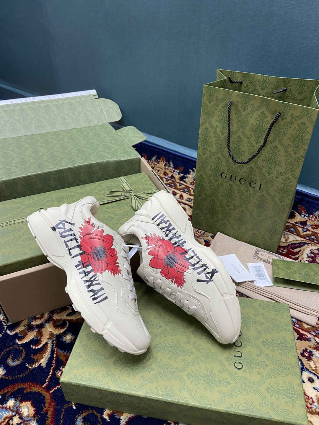 Gvc*1 Men’s Rhyton Sneakers With Gvc*1 Hawaii Poppy Print White Ivory For Men 631708-DRW00-9522