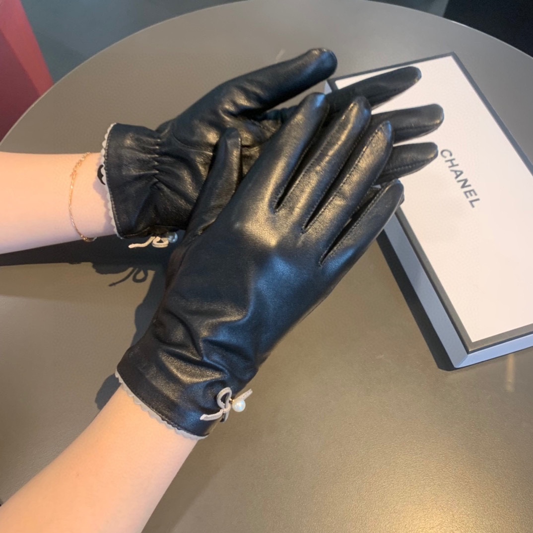 Ch**el Gloves In Black