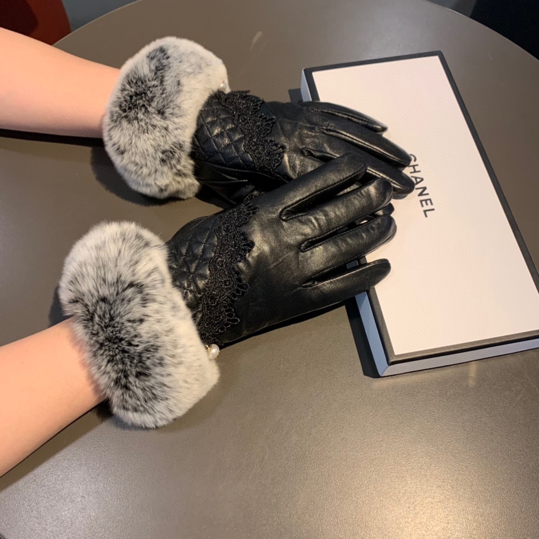 Ch**el Gloves In Black